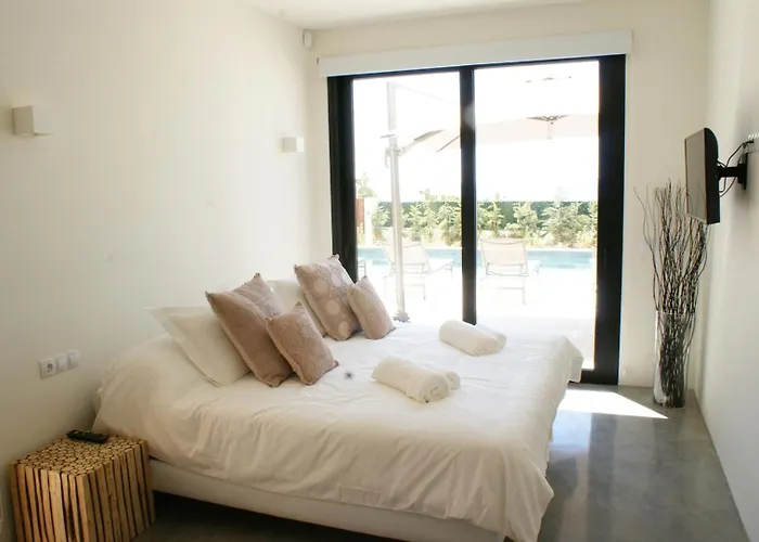 Tranquil Haven In Santa Eulalia Villa, 1030 Villa Santa Eularia des Riu